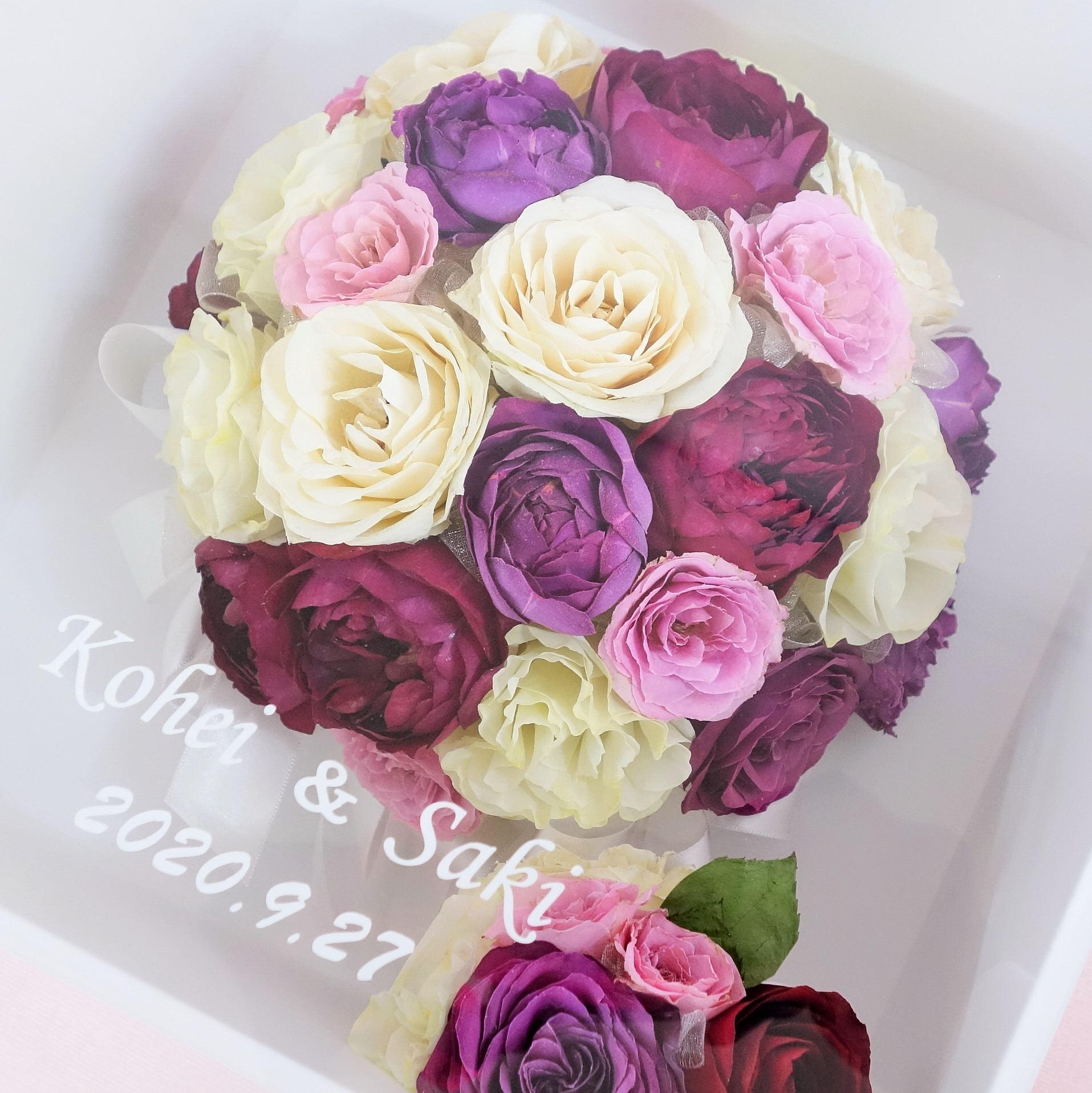 白バラや紫、ピンクバラのブーケとブートニアを立体ボックスに保存加工